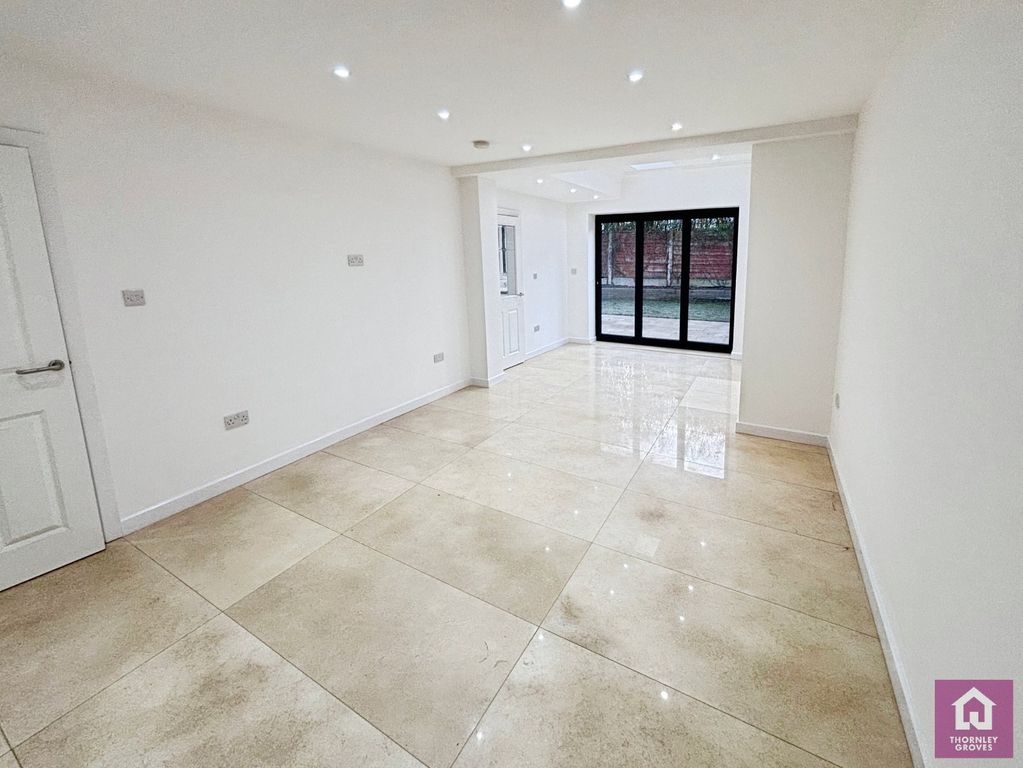 Property photo 2 of 31 Picture No. 16