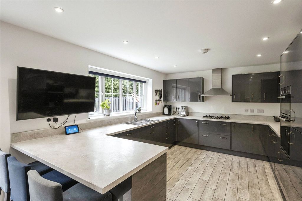 Property photo 2 of 14 Picture No. 24