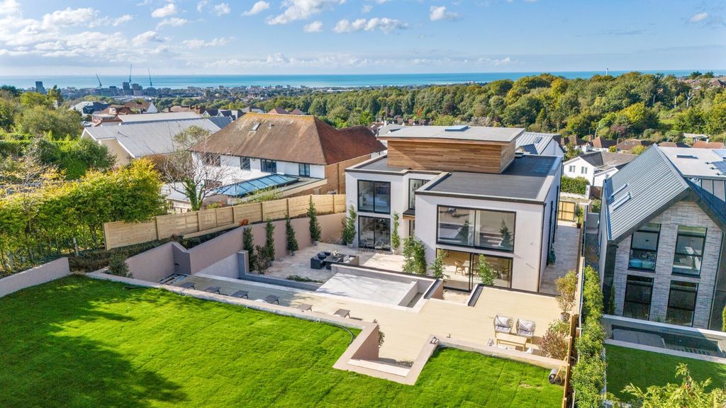 Property photo 3 of 48