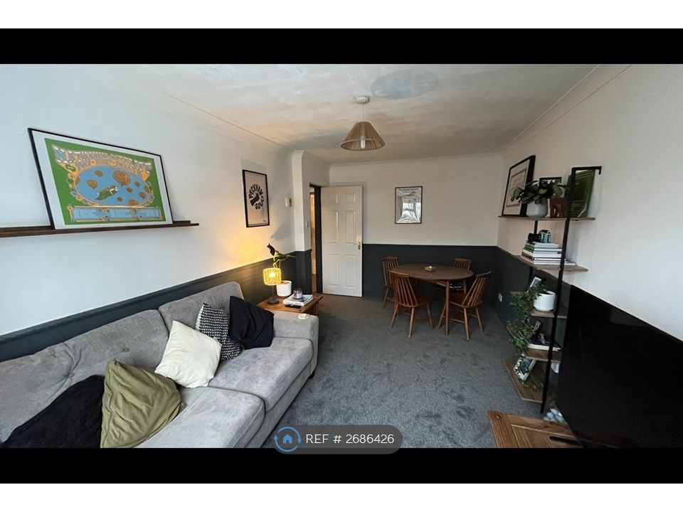 Property photo 2 of 12 Lounge