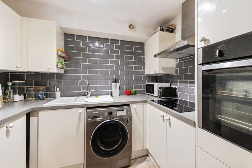 Property photo 2 of 11 Pbox-Img.Jpg