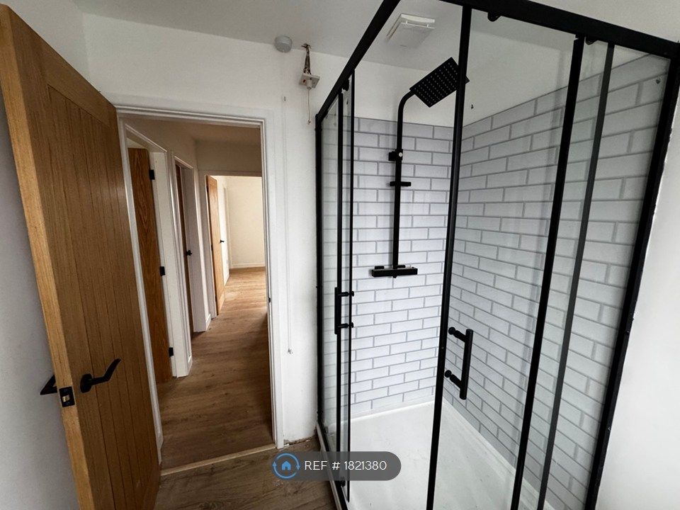 Property photo 3 of 10 Bathroom