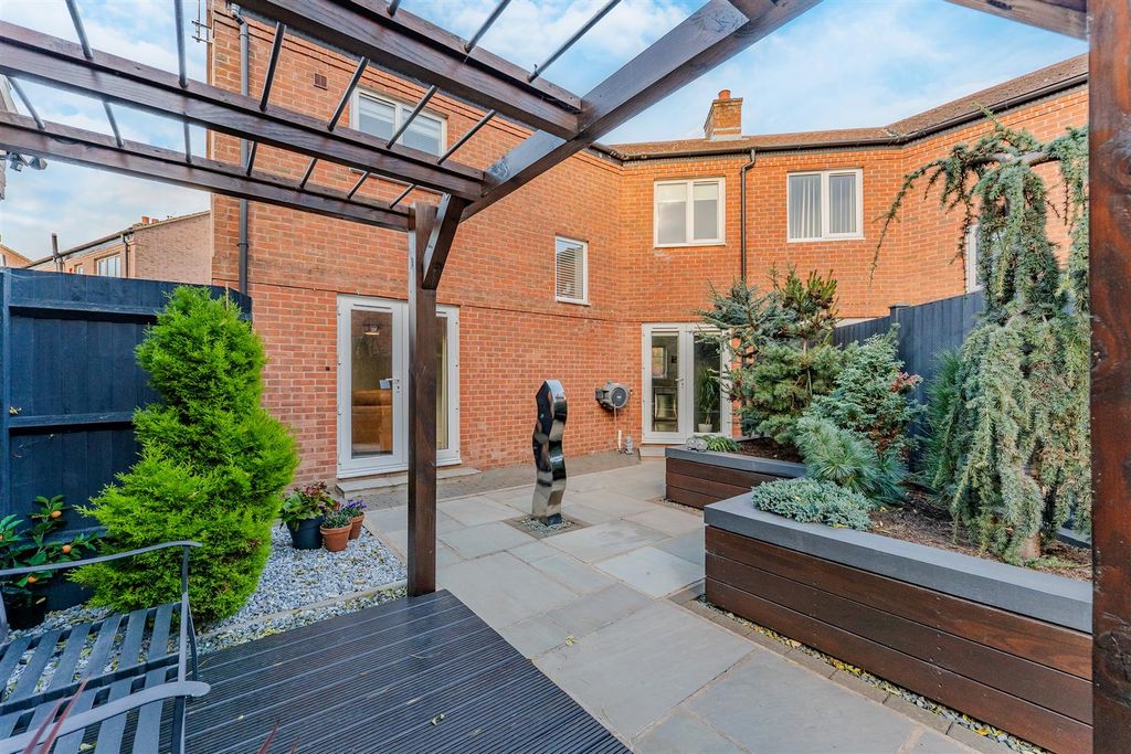 Property photo 2 of 29 Garden