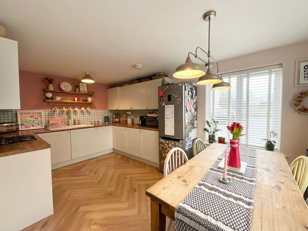 Property photo 2 of 25