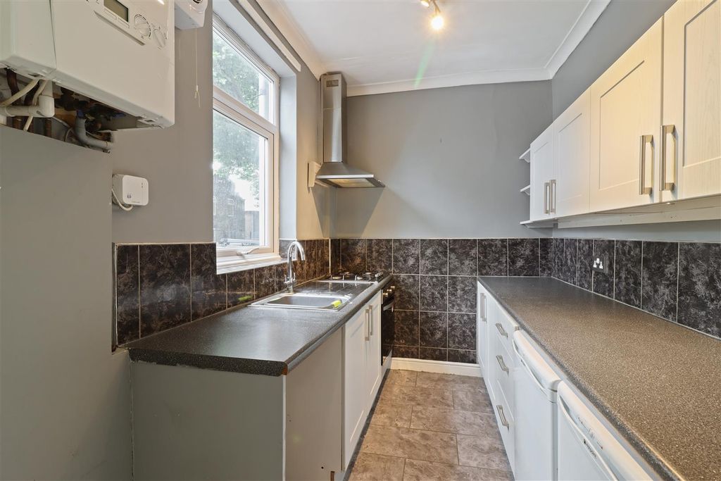 Property photo 2 of 21 Kitchen