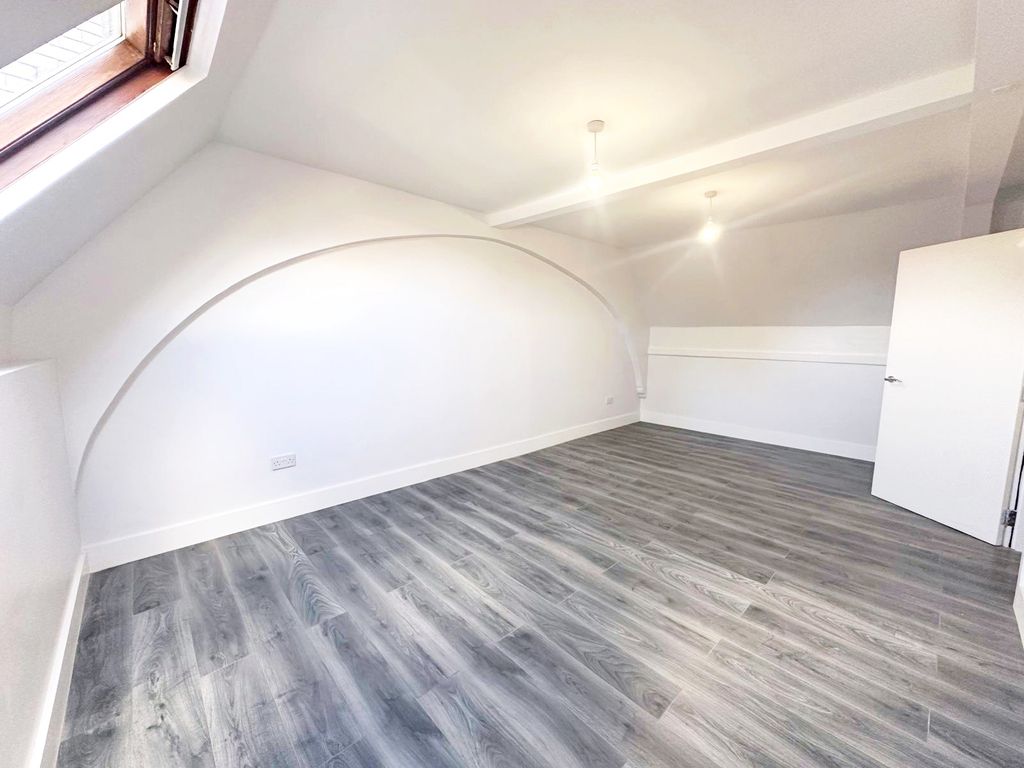 Property photo 2 of 6 Bedroom 1