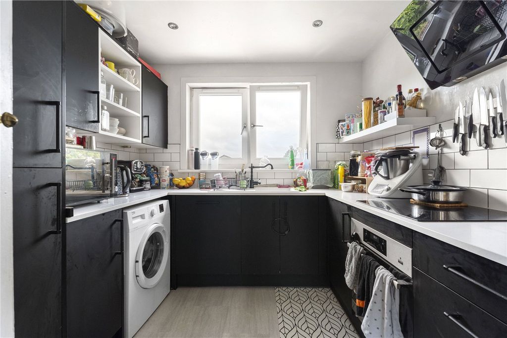 Property photo 3 of 12 11 Cleikiminrig