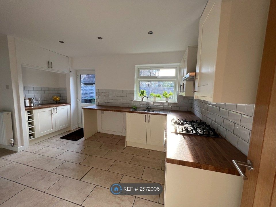 Property photo 2 of 27
