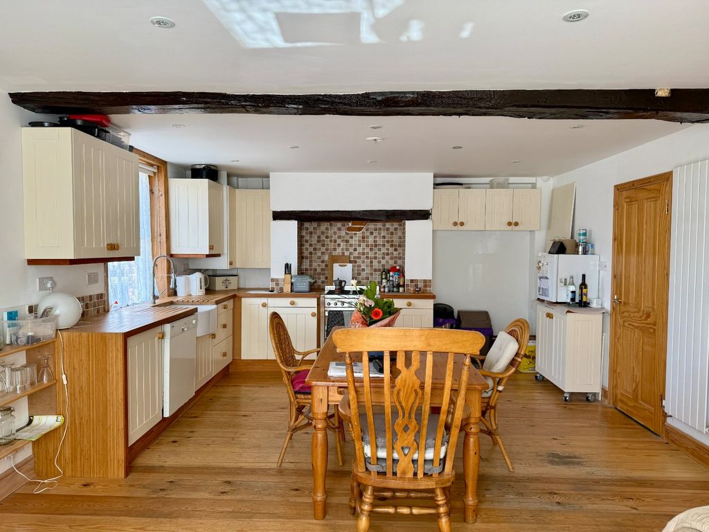 Property photo 3 of 19 Picture No. 16