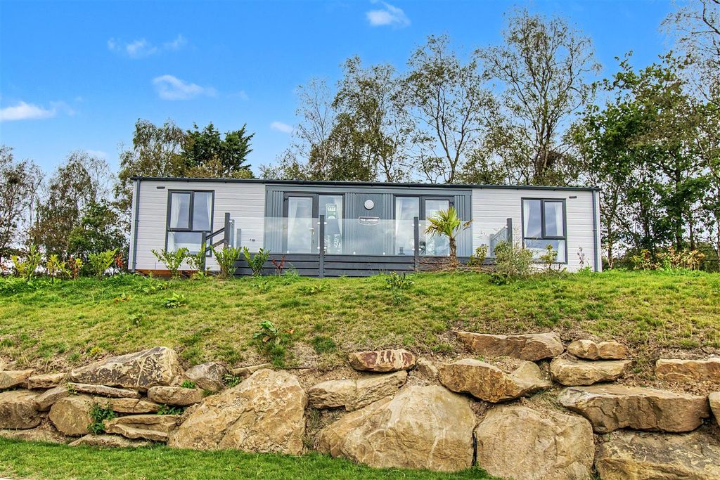 Property photo 1 of 14 Front