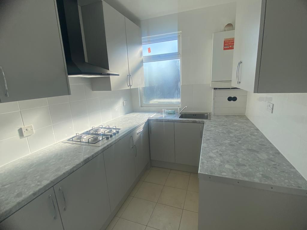Property photo 1 of 8 Four Bed Flat In Southall, Ub1