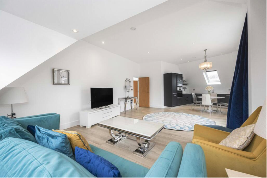 Property photo 1 of 18 Living Room