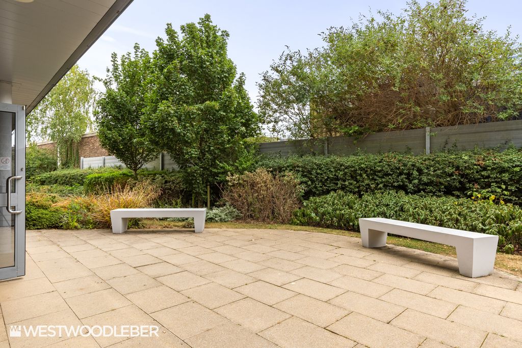 Property photo 3 of 5 Hoddesdonbusinesscentre_10