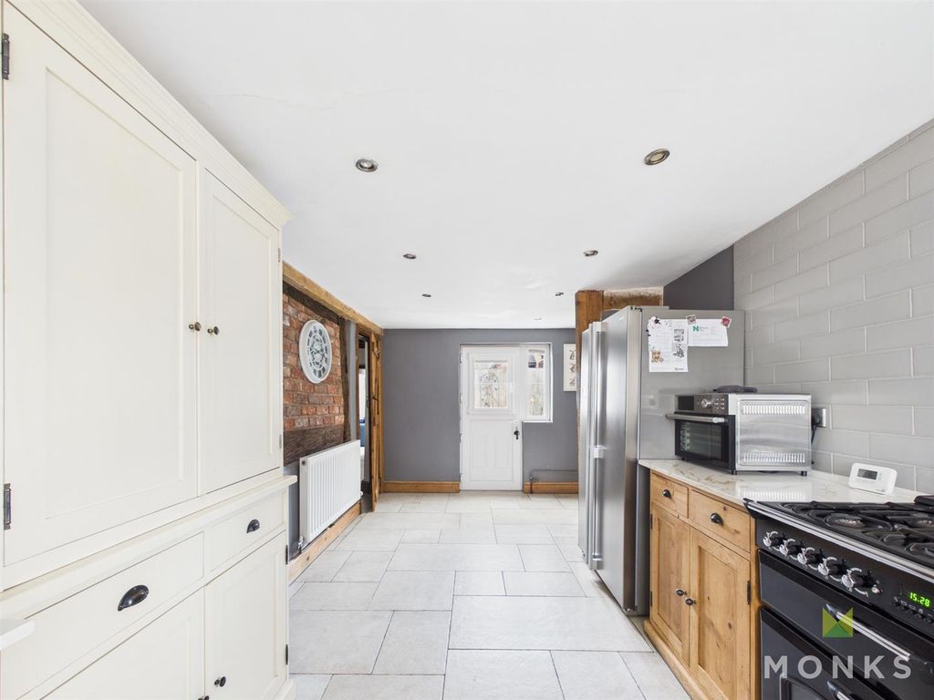 Property photo 2 of 41 Cam01348G0-Pr0769-Still050.Jpg