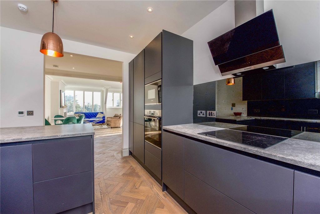 Property photo 2 of 31 Kitchen