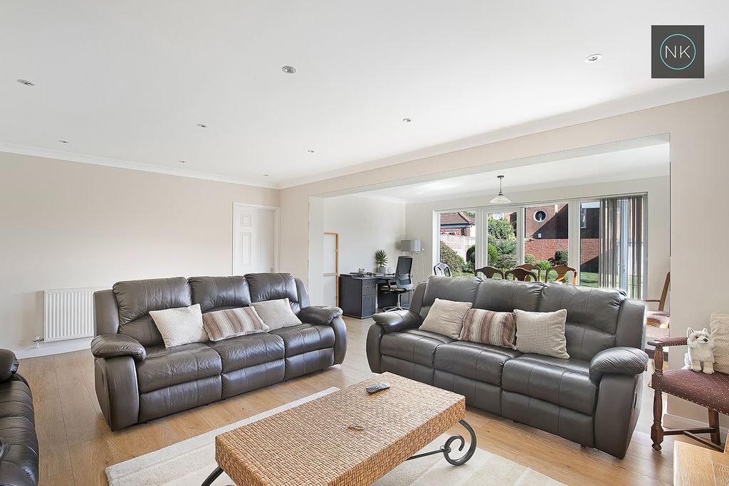 Property photo 2 of 24 4506774