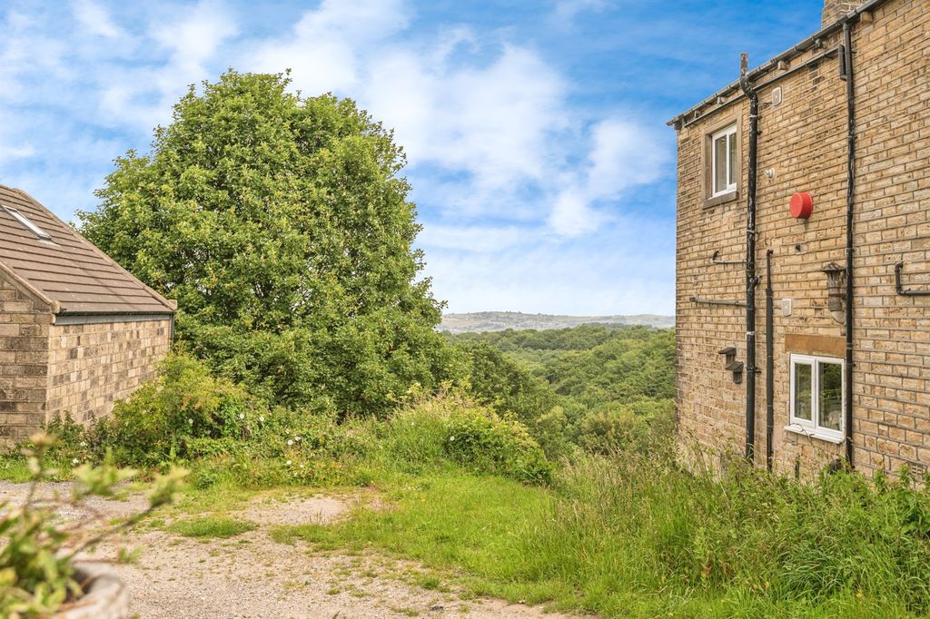 Property photo 3 of 18