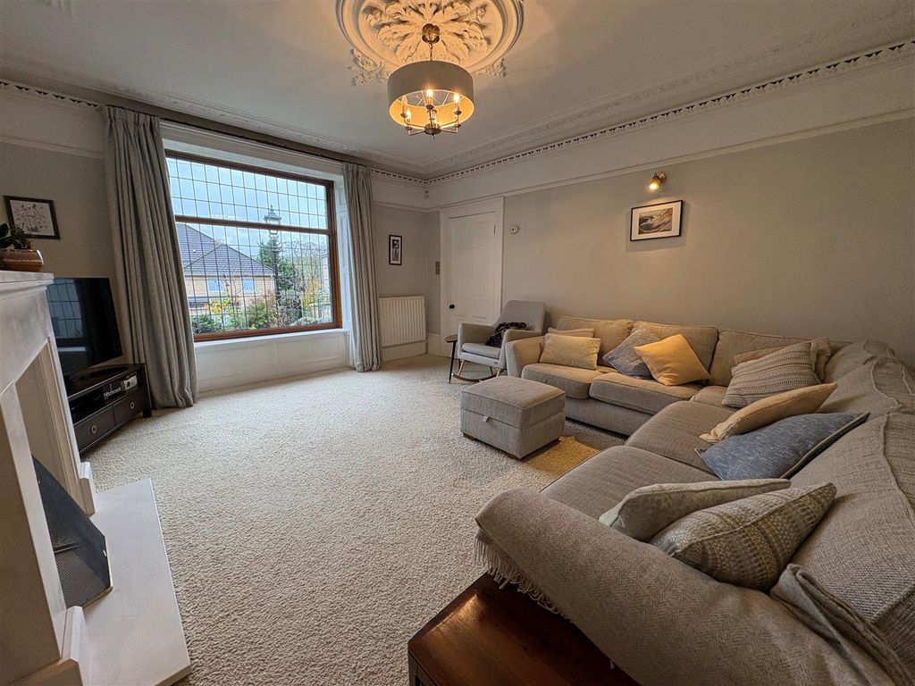 Property photo 2 of 31