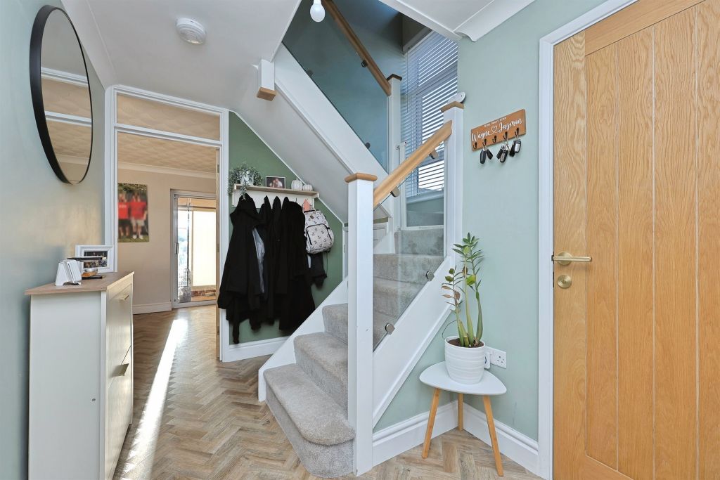 Property photo 3 of 28