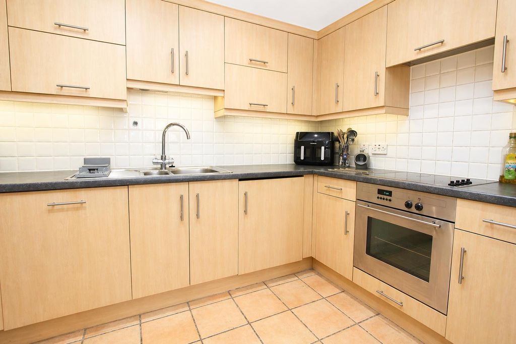 Property photo 3 of 19 Kitchen1