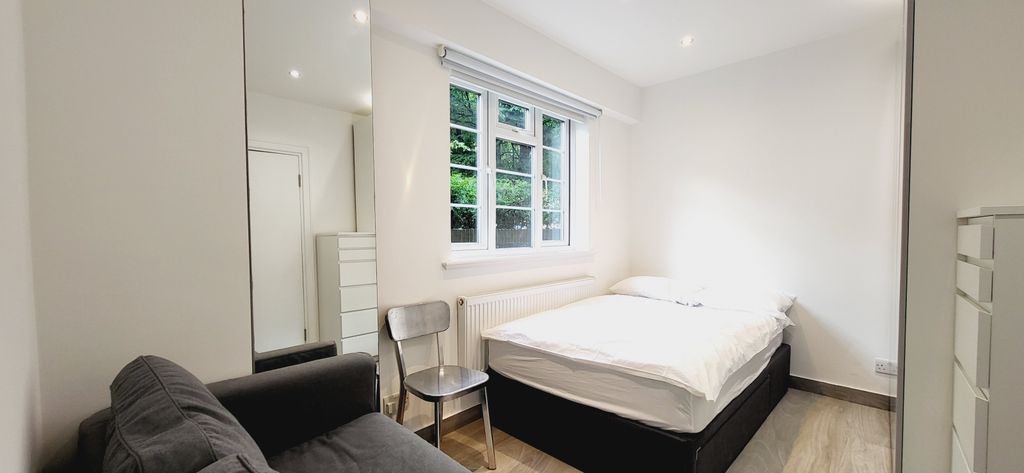 Property photo 1 of 6 Double Bedroom Flat For Rent