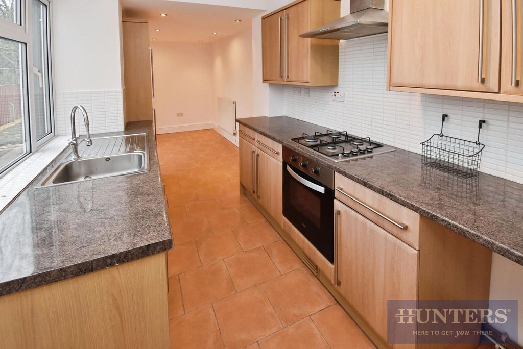 Property photo 3 of 11 Kitchen