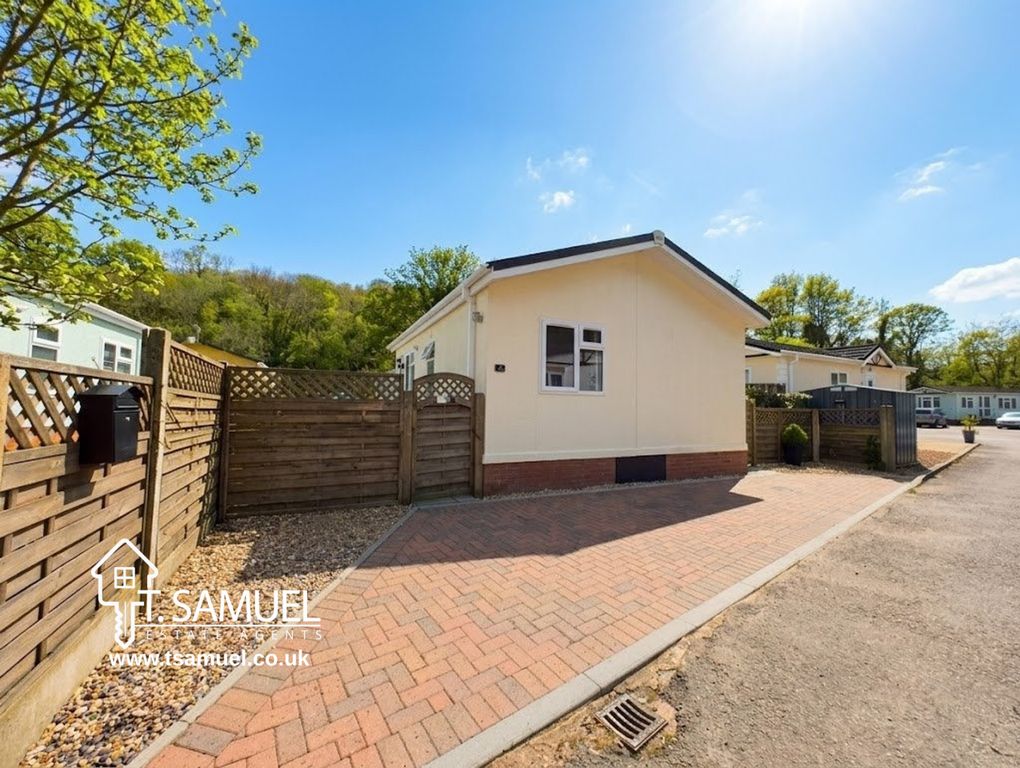 Property photo 2 of 22 Front