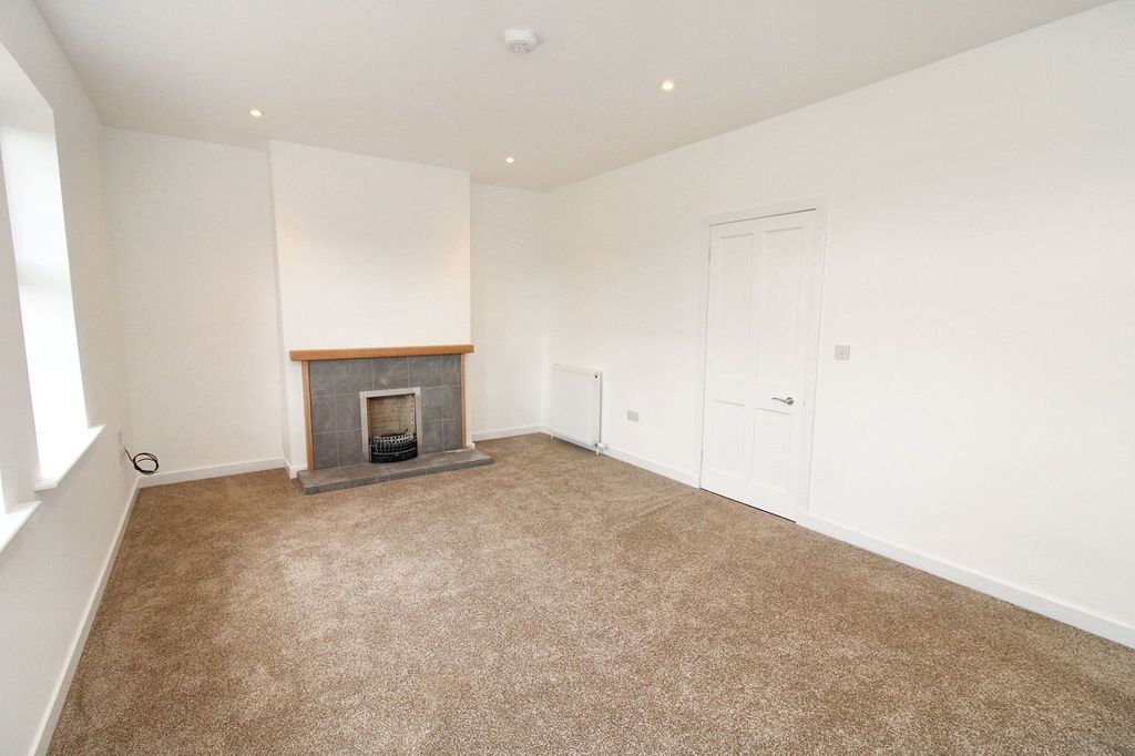 Property photo 3 of 24 Lounge