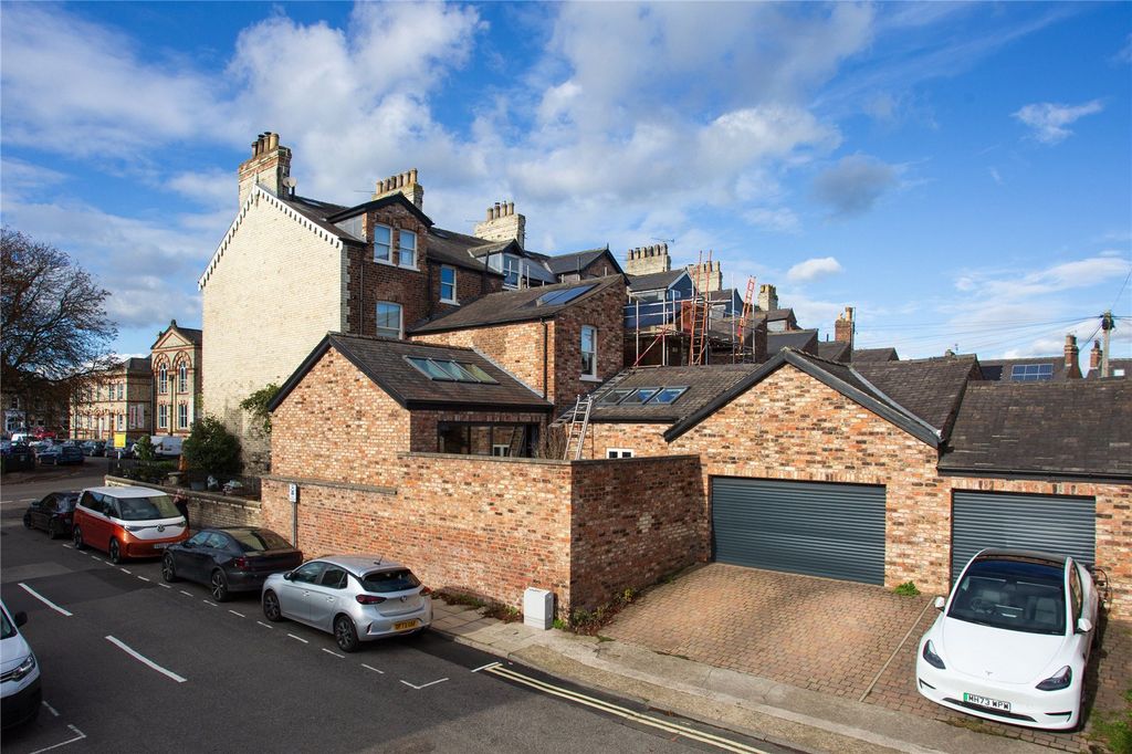 Property photo 3 of 17 Picture No. 30