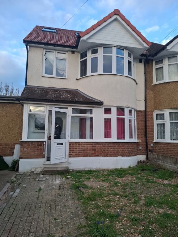Property photo 1 of 21 Modern &amp; Spacious 2Bedroom 2 Bathroom First Floor Flat  | 32A Danemead Grove, Northolt, Ub5