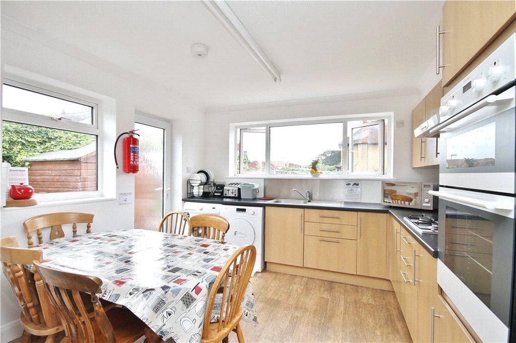 Property photo 2 of 8 Kitchen