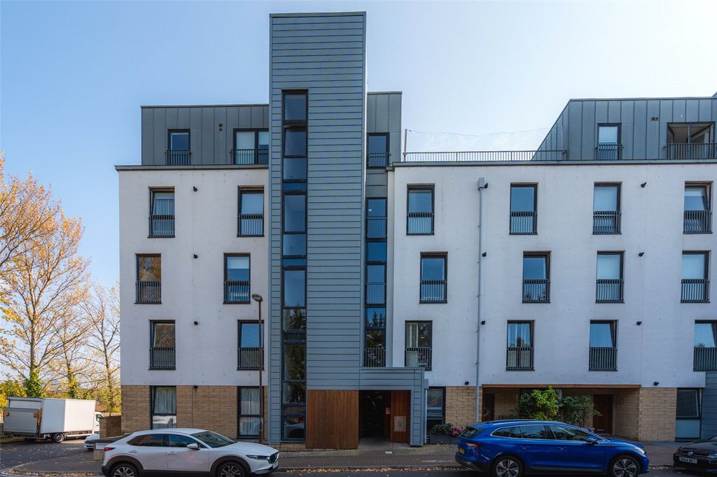 Property photo 1 of 16 Kimmerghame Place 23