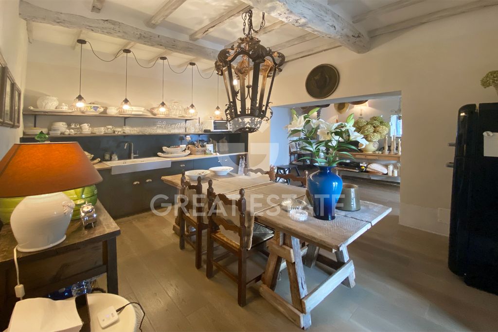 Property photo 2 of 25 Interiors