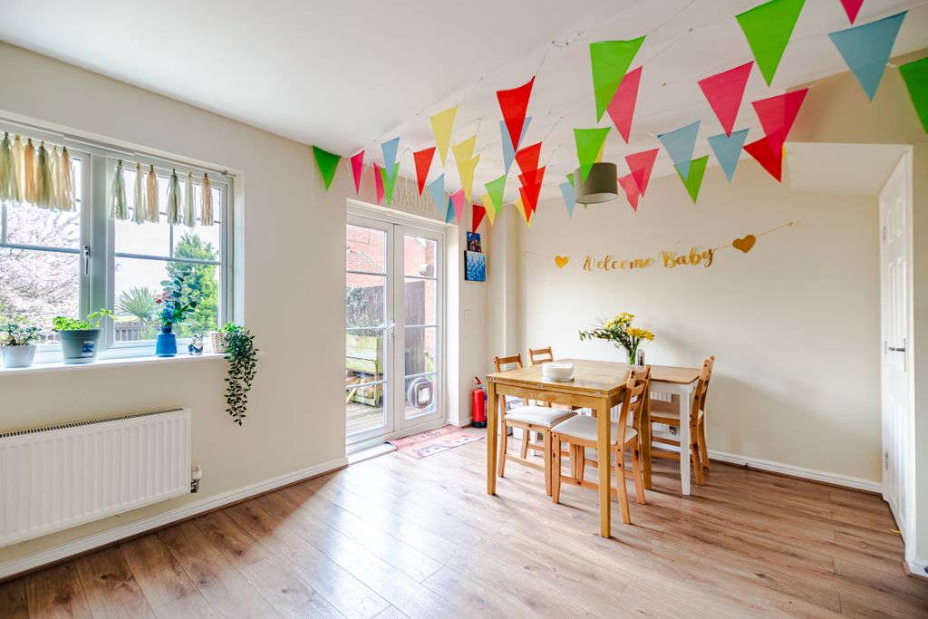 Property photo 3 of 24 Kitchen2