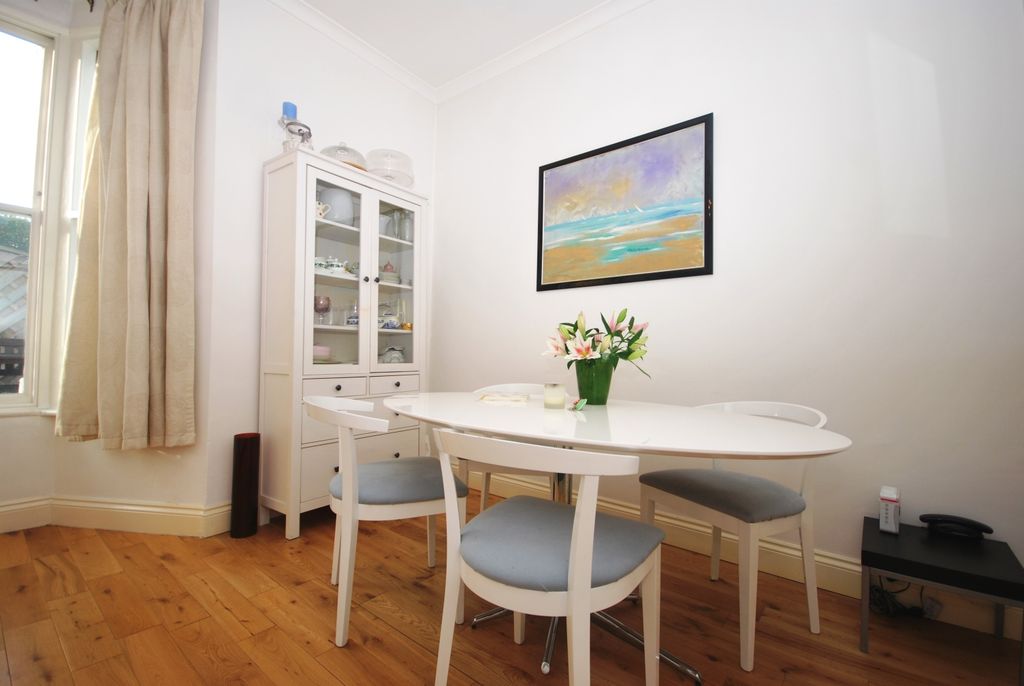 Property photo 3 of 9 Grove Vale