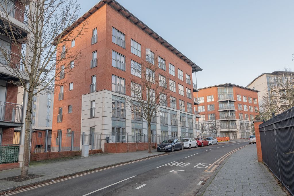 Property photo 1 of 17