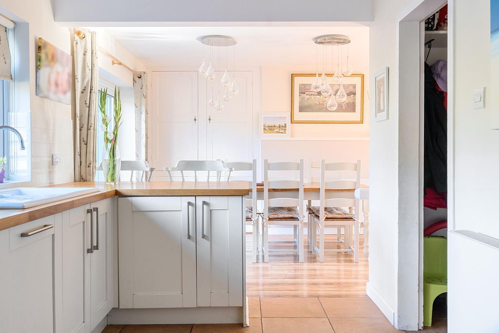 Property photo 2 of 17 Kitchen