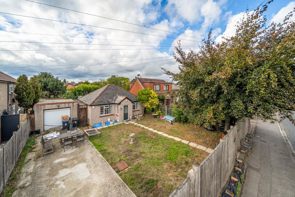 Property photo 1 of 18 External