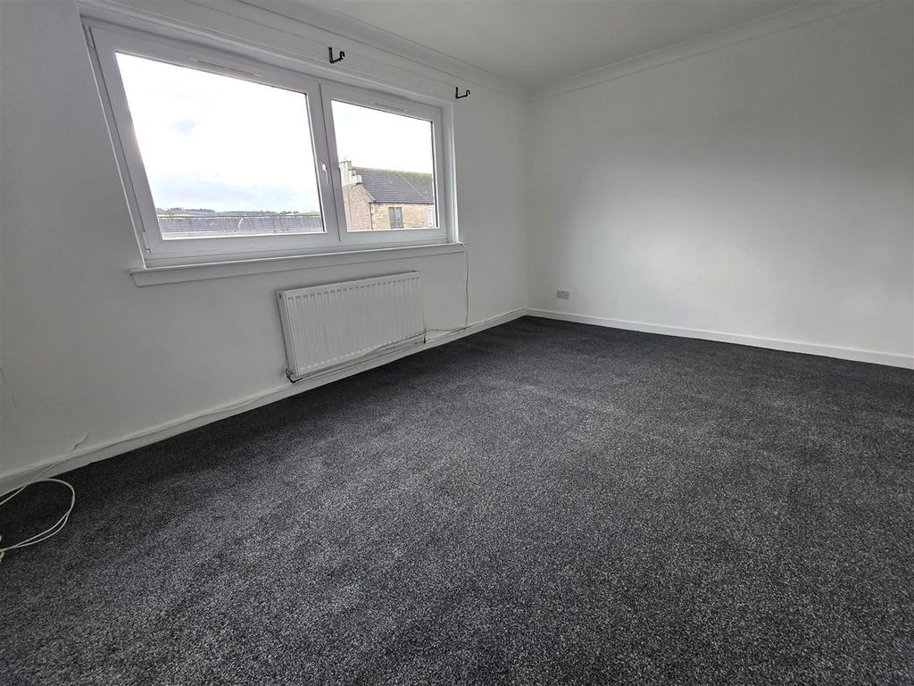 Property photo 3 of 12 Lounge