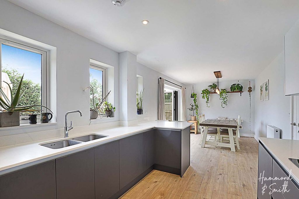 Property photo 2 of 22