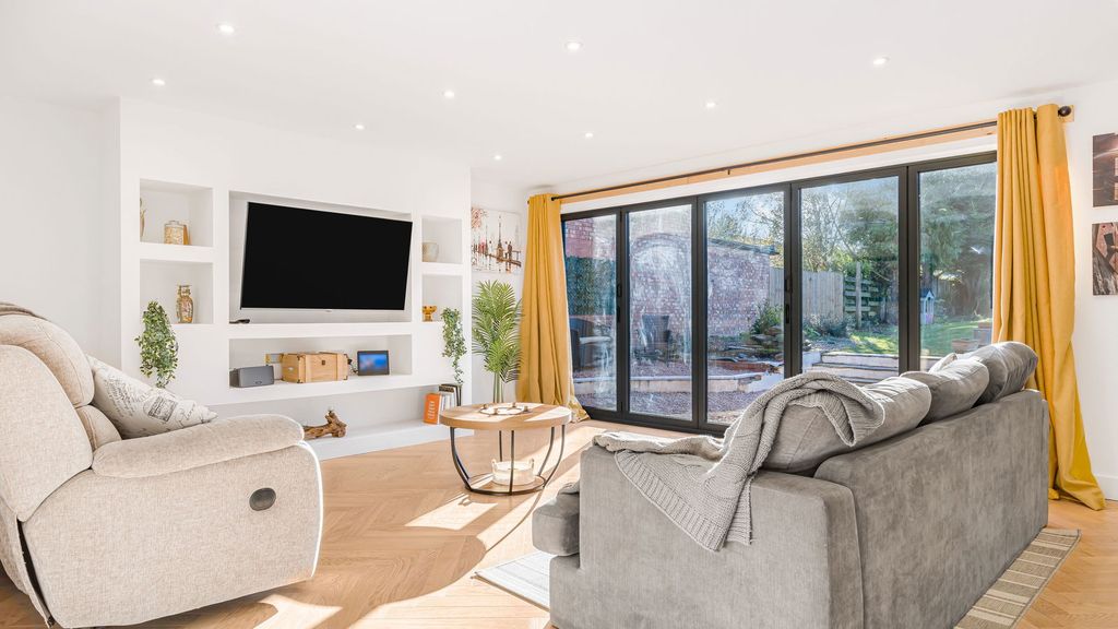 Property photo 3 of 33