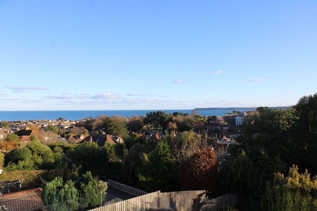 Property photo 2 of 33