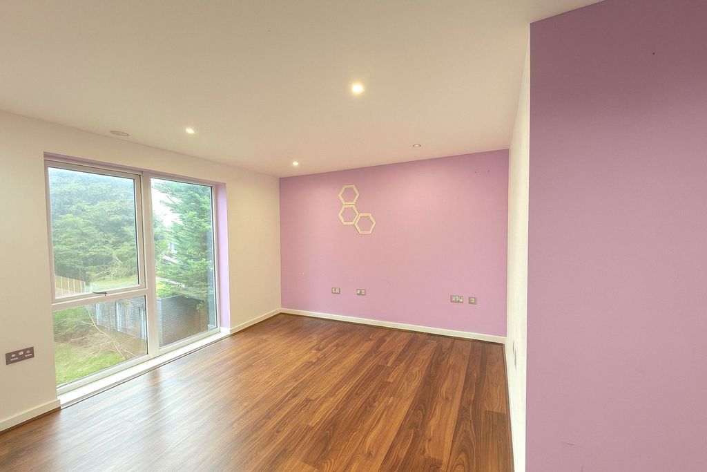 Property photo 2 of 9 Lounge