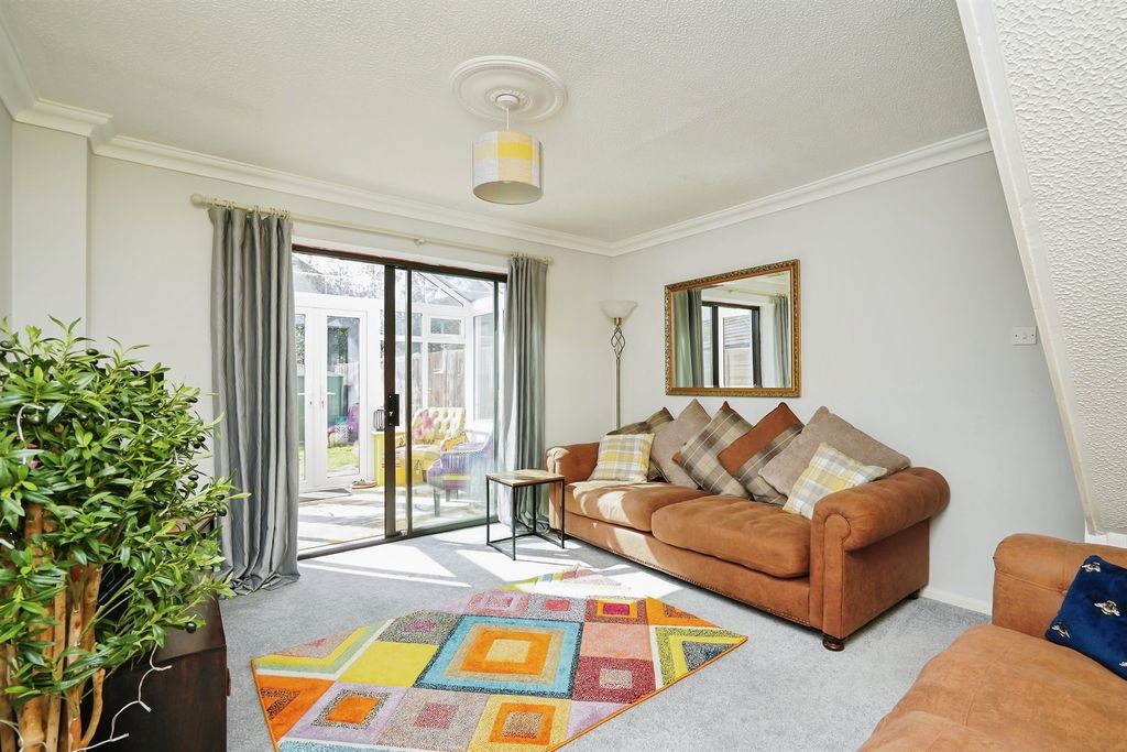 Property photo 2 of 20