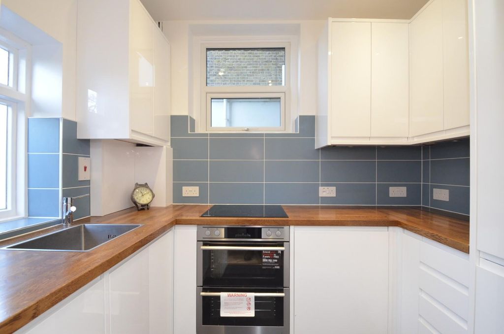 Property photo 2 of 5 21Atrinitypl-Kit3.Jpg