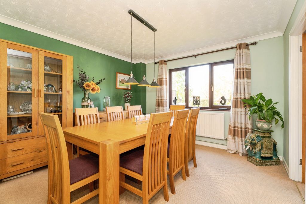 Property photo 2 of 31