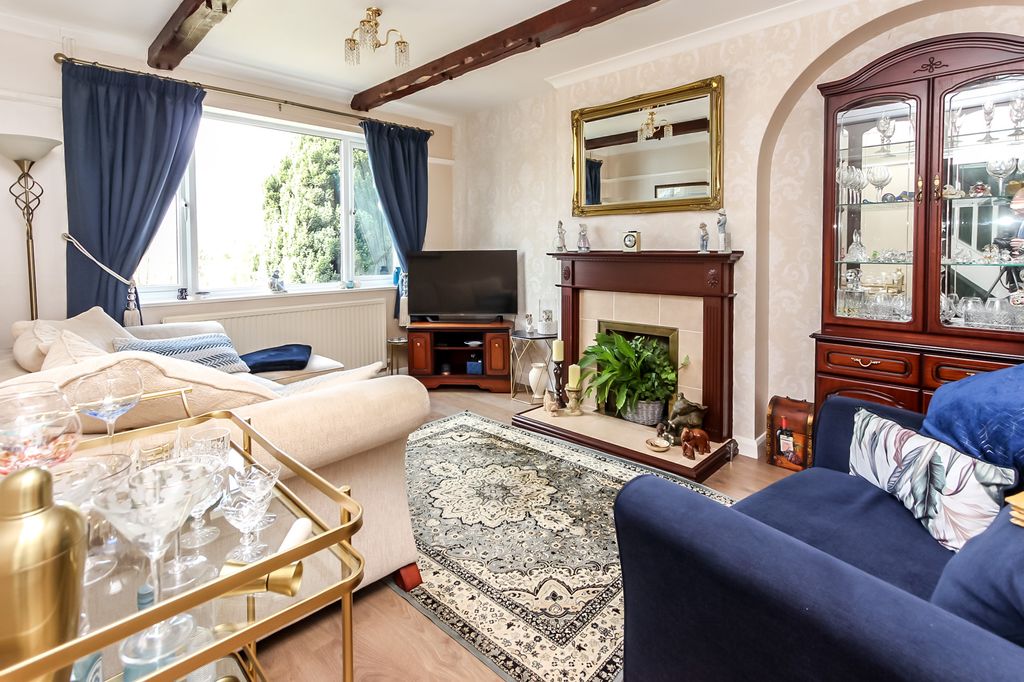 Property photo 3 of 14 Lounge