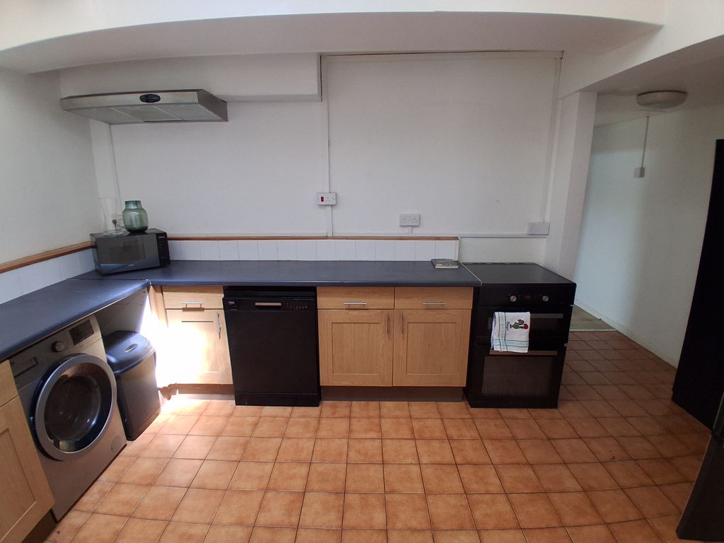 Property photo 3 of 4 Kitchen