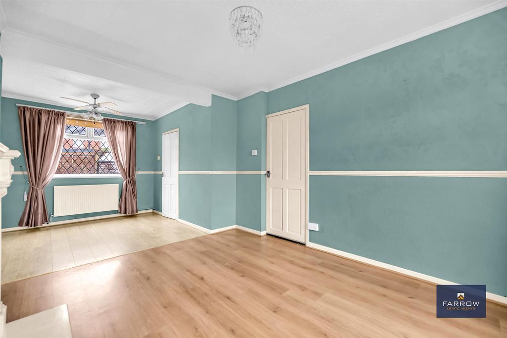 Property photo 3 of 22 Lounge / Diner