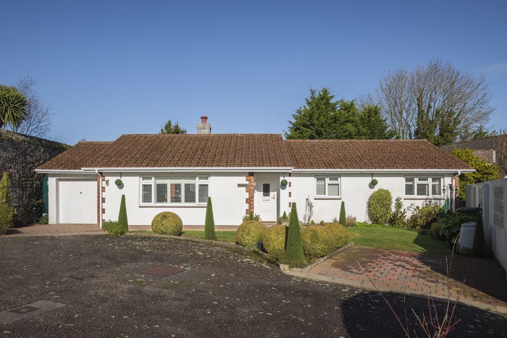 Property photo 2 of 20